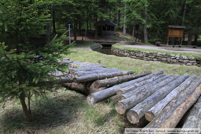 Schwarzenberský kanál křížení s potokem Ježová
