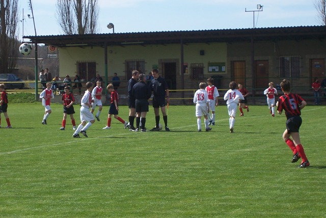 Na hřišti v Ledcích u Plzně proběhlo o velikonočním pondělí  krajské semifinále DANONE CUP okresních výběrů žáků, ročník nar. 1995 a mladší . 
Výběr z Pošumaví  nastoupil proti OFS Rokycany.  Kolektivu  žáků roč.nar.1995 a mladší vedenému trenéry Staňkem a Jandou a vedoucímu výběru Václavu Zahradníkovi  se podařil husarský kousek, když dokázal porazit svého semifinálového soupeře 3:1  a zajistil si postup do krajského finále ve kterém bude OFS Klatovy obhajovat loňské prvenství proti OFS Domažlice.
