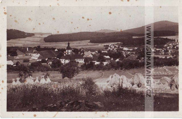 Chudenice od západu 26.8.1945, vydáno nákladem Jindřicha Tomana, majitele koloniálního obchodu v Chudenicích
