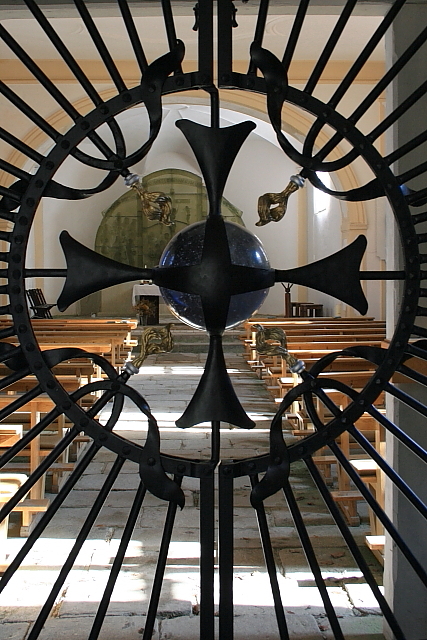 Kostel sv. Vintíře, detail vstupní mříže
