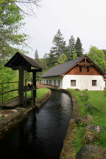 Náhon k vodní elektrárně Čeňkova Pila
