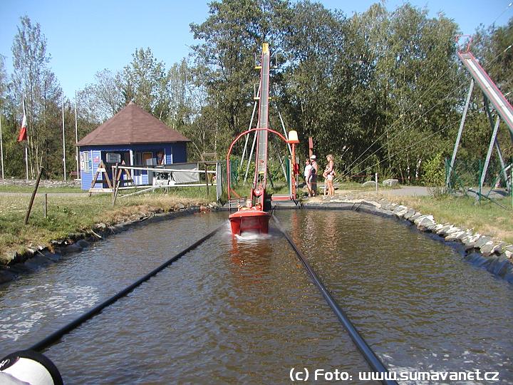 Dětské hřiště u dolní stanice lanovky
