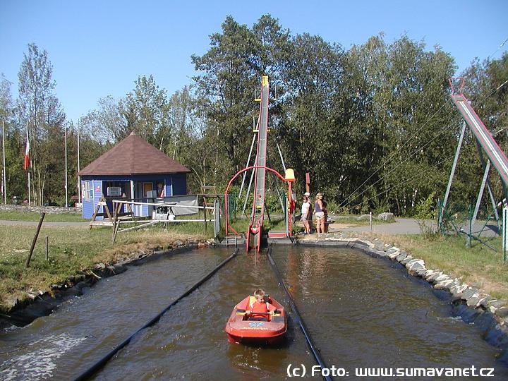 Dětské hřiště u dolní stanice lanovky
