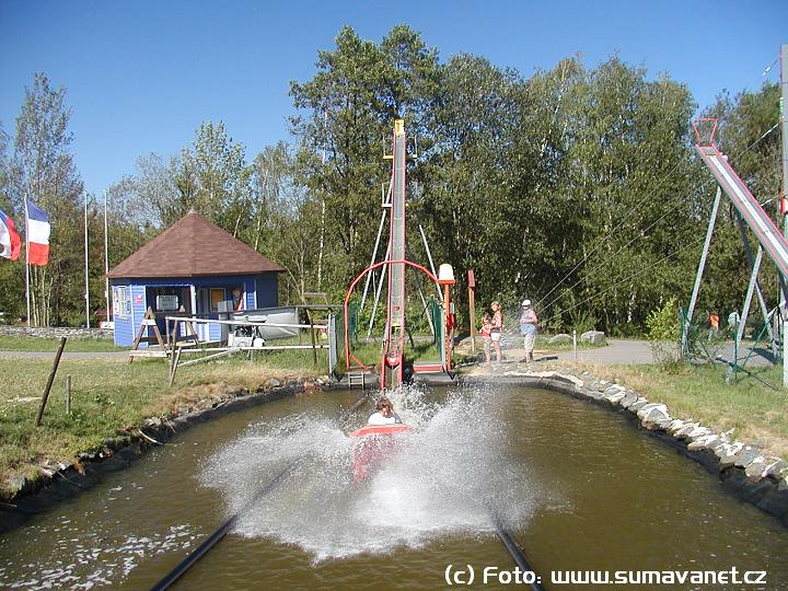 Dětské hřiště u dolní stanice lanovky
