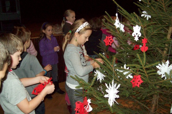 2011.11.28. Zdobení vánočního stromku ŠD
