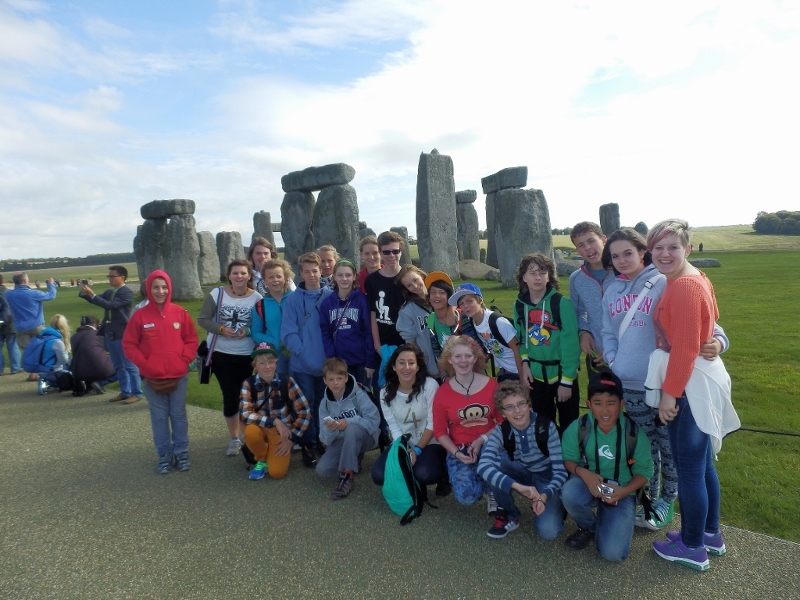 Návštěva kromlechu Stonehenge na Salisburské pláni. 
