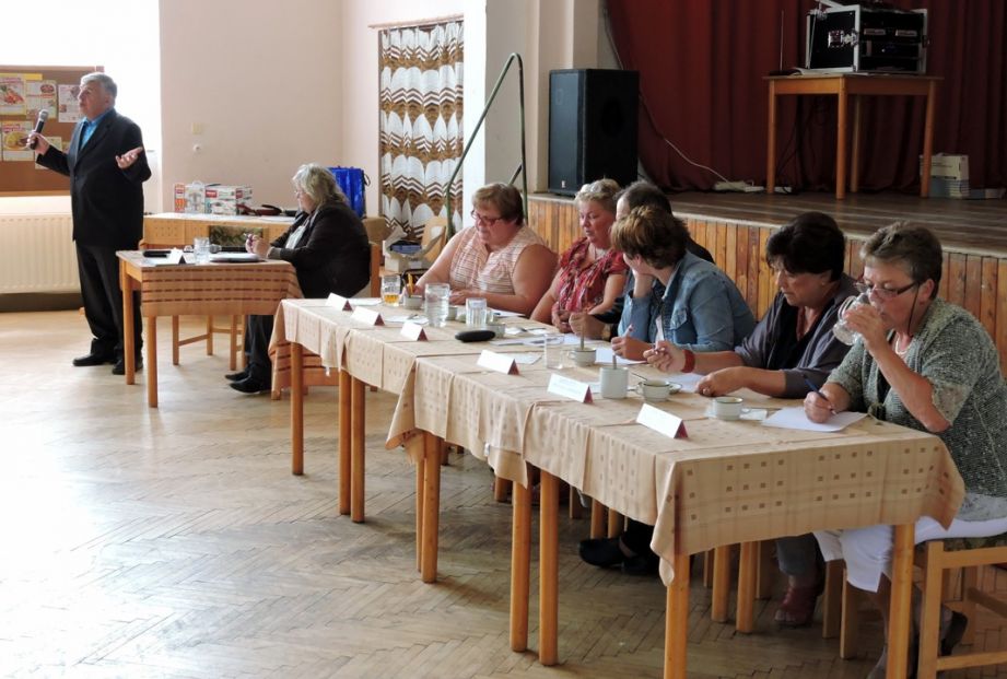 Porotci museli ochutnat a obodovat 23 gulášů
