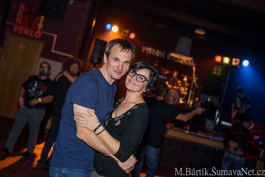 BAR_1_2831629.jpg